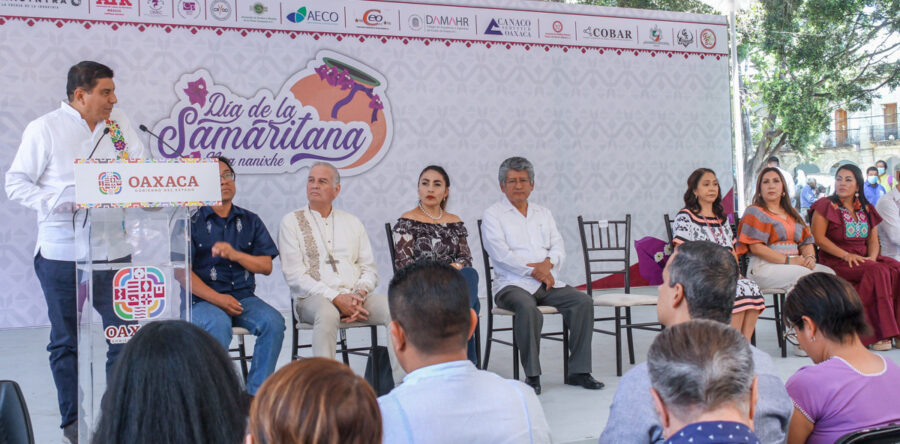Después de más de 30 años florece la Samaritana en los Portales de Palacio de Gobierno