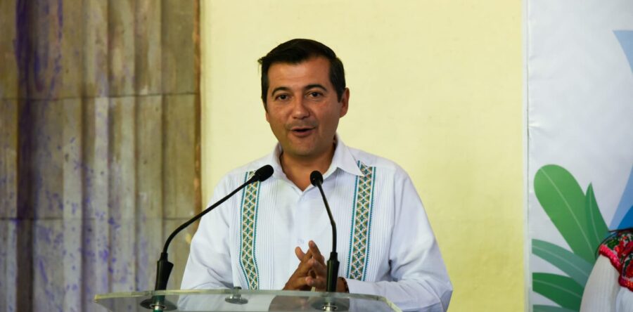 Inaugura Luis Alfonso Silva Romo exposición “La importancia del agua”