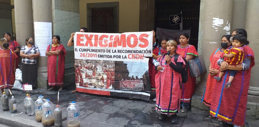 Desplazados Triquis exigen se resuelva de fondo la problemática que ha originado la violencia caciquil y paramilitar en la zona Triqui