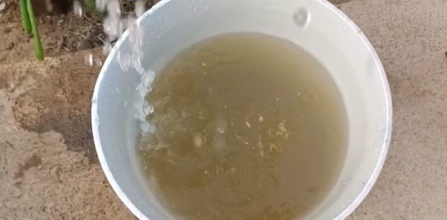 Llega el agua sucia y con mal olor a colonias de Santa Rosa Panzacola