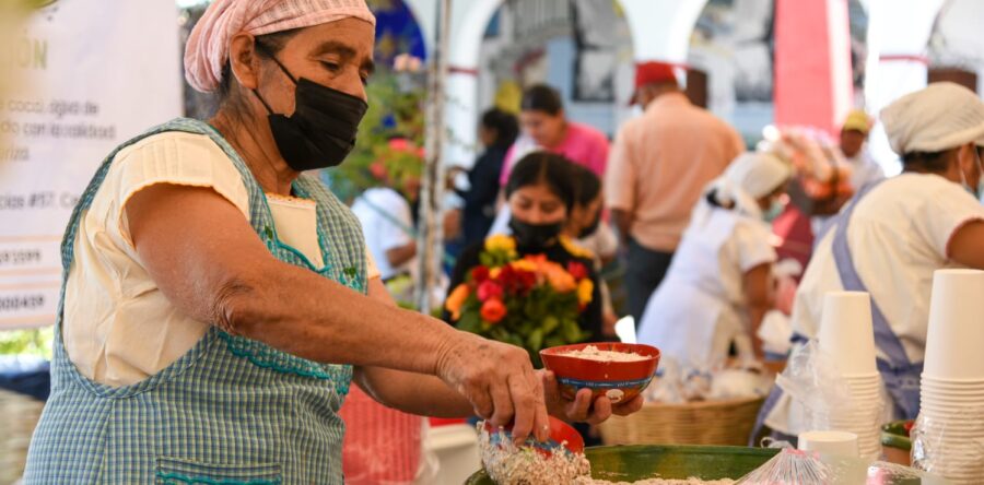 Acude Luis Alfonso Silva Romo a Feria del Tejate