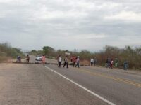Pobladores de Reforma de Pineda nuevamente realizan un bloqueo carretero
