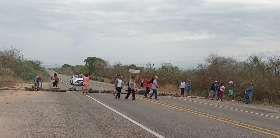 Pobladores de Reforma de Pineda nuevamente realizan un bloqueo carretero