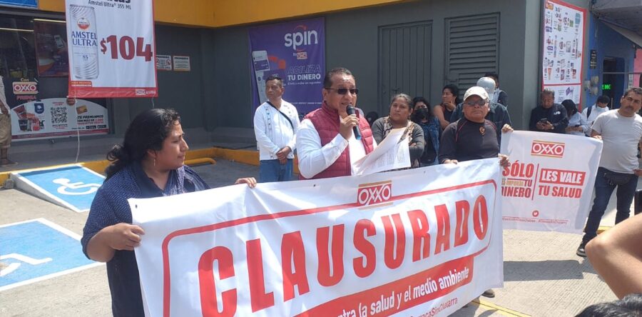 Clausuran de manera simbólica la tienda Oxxo de 5 Señores