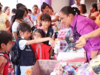 Con canje de juguetes bélicos por educativos celebran a la niñez de Tlacolula