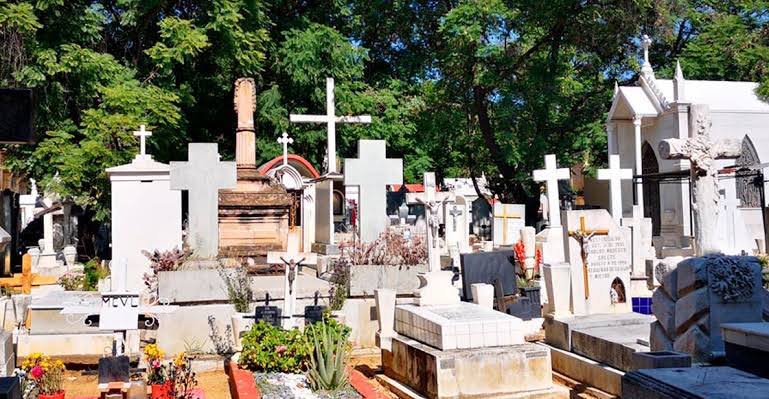 Hasta las cinco de la tarde estarán abiertos los panteones de la capital este miércoles