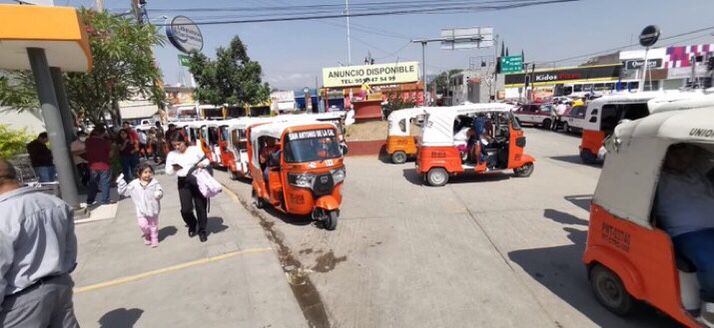 Protestan mototaxistas de San Antonio de la Cal contra unidades piratas