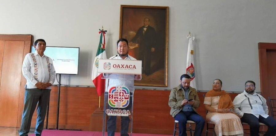 Pedía magisterio a gobierno de Murat 20 mdp para su Guelaguetza Popular