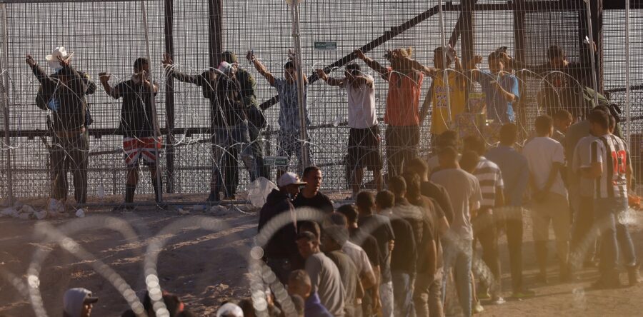 Los migrantes. Las fronteras | Joel Hernández Santiago