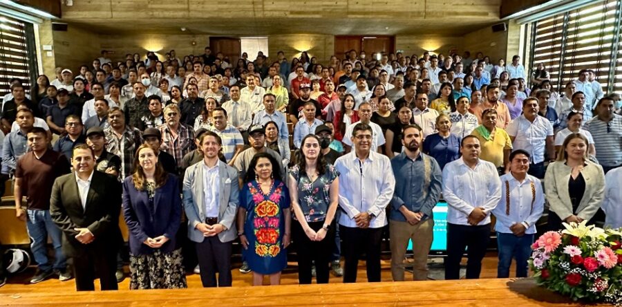 Imparten conferencia para la prevención de fraudes en contra de migrantes oaxaqueños