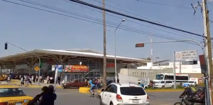 Protesta la Sección XXII en el ADO y en el Aeropuerto