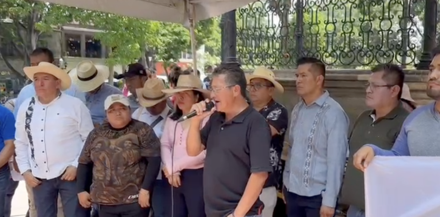 Con una marcha y un mitin frente al Palacio de Gobierno la Sección XXII recuerda el desalojo de 2006