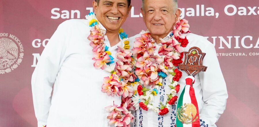 Inauguran Presidente de México y Gobernador de Oaxaca  el camino rural de Coatecas Altas a San Juan Lachigalla