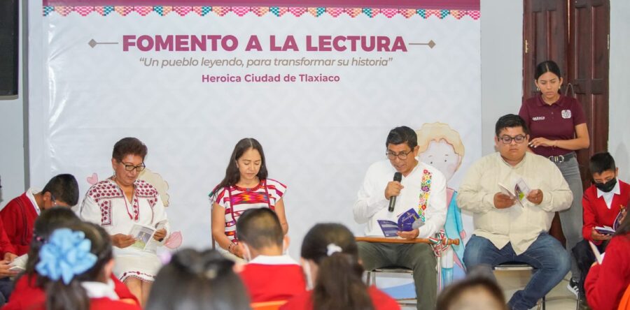 Realiza Salomón Jara círculo de lectura con estudiantes de Tlaxiaco