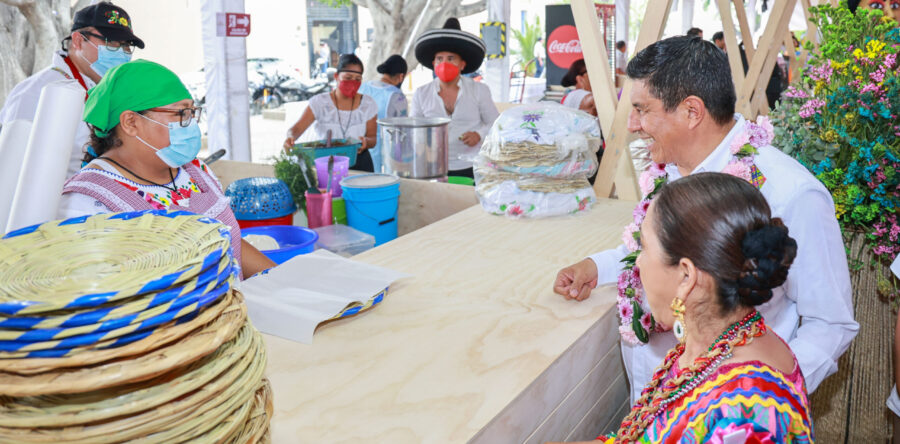 Gastronomía oaxaqueña, motivo de orgullo que se comparte en la Guelaguetza: Salomón Jara