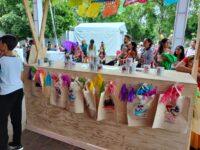 Como en casa, visitantes del tianguis gastronómico Desde mis raíces con sus sabores