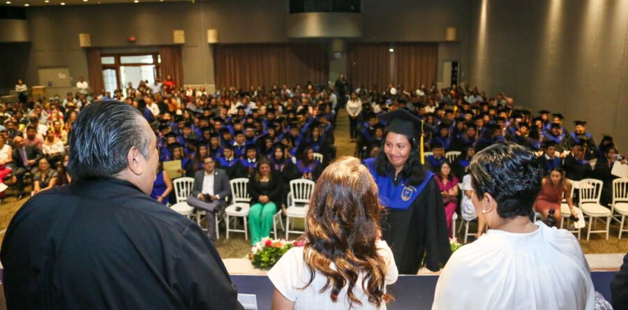 Reconoce Irma Bolaños admirable labor de terapistas físicos y ocupacionales