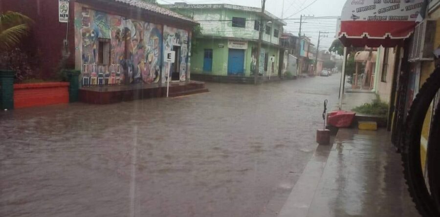 Mantiene Protección Civil monitoreo en las regiones afectadas por  la onda tropical número 9