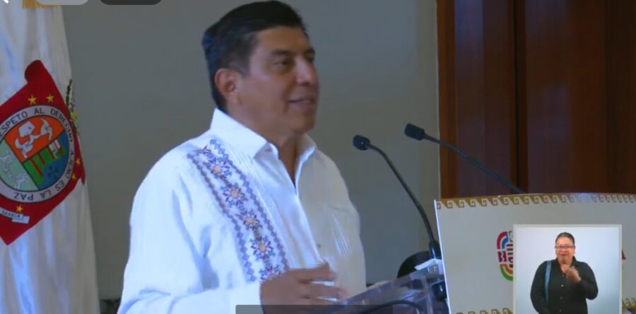 Arremete gobernador contra la “élite” que ha criticado la Guelaguetza