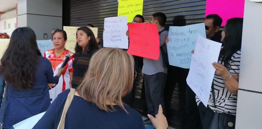 Respaldan a la jefa del Nivel de Secundarias del IEEPO