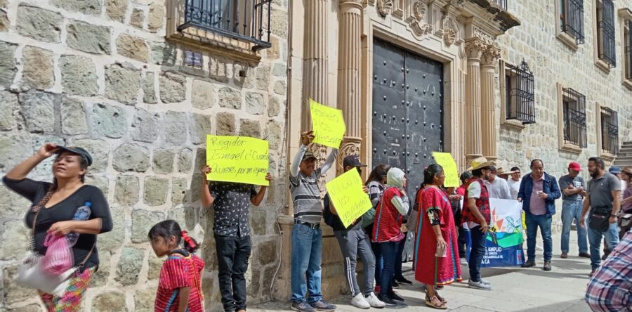 UNDECI y FIPOO exigen lugares en vía pública para sus comerciantes