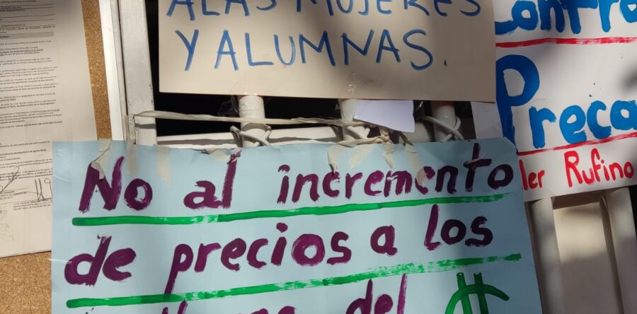 Trabajadores del taller Rufino Tamayo protestan en la Seculta