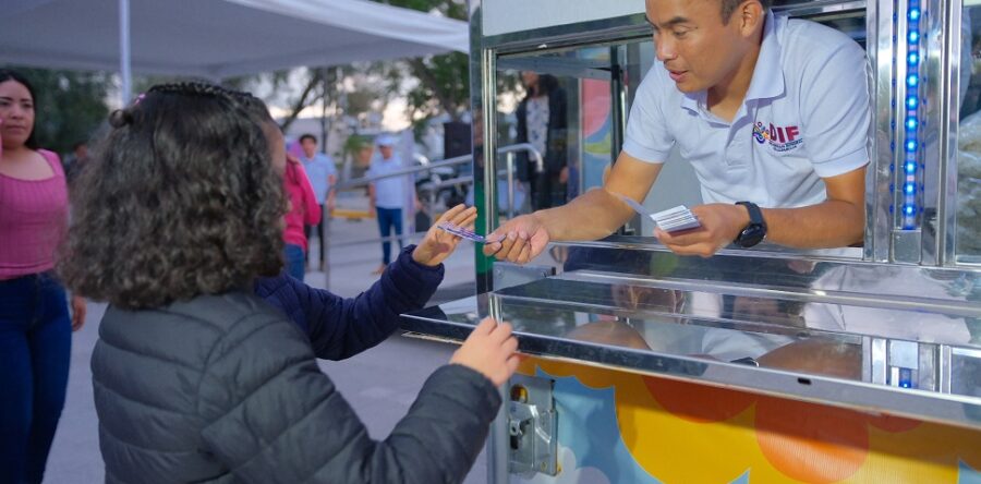 Acerca Gobierno del Estado el séptimo arte a comunidades que no cuenta con un cine