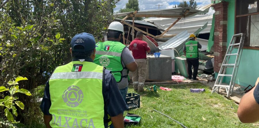 Protección Civil evalúa daños ocasionados por explosión en Magdalena Apasco