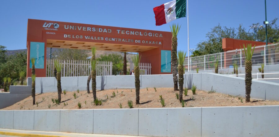 Diputados del PRI y NA alentaron irrupción de inconformes de la  UTVCO en sesión del Congreso; reclaman despidos y calidad académica