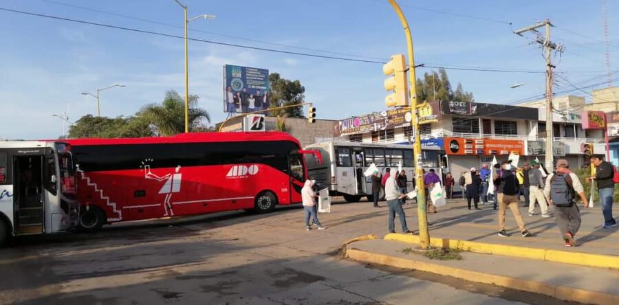 Sigue la protesta de los ex trabajadores del IEBO