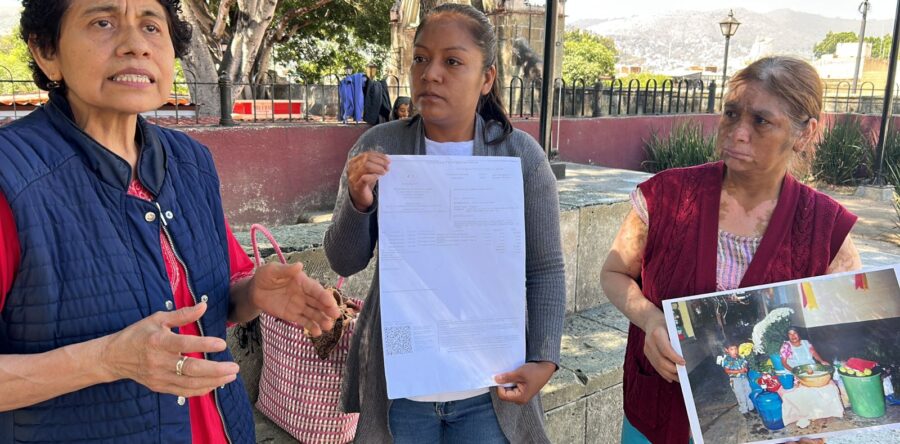 Denuncian intento de despojo de un puesto de tejate en el mercado de la Merced