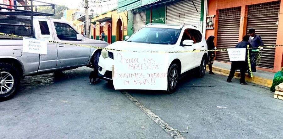 Por falta de agua potable bloquean calles en Miahuatlán