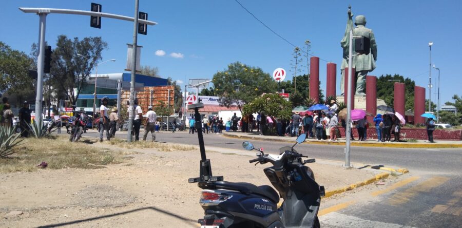 Por falta de agua en Pueblo Nuevo bloquean la carretera federal 190