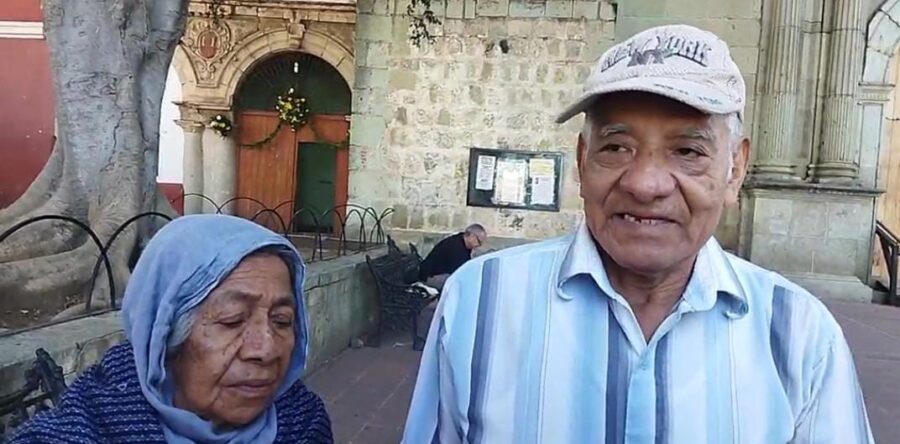 Abuelitos piden no ser despojados de su espacio para vender