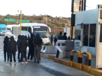 Liberan Caseta de Cobro de Huitzo tras el arribo de normalistas