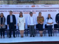 Entregan uniformes a policías del municipio de Oaxaca de Juárez