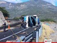 Mueren migrantes de Venezuela y Haití en accidente automovilístico
