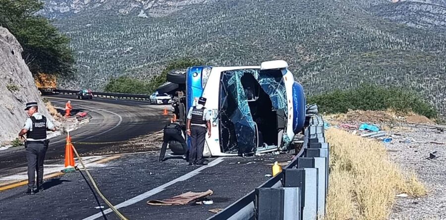 Mueren migrantes de Venezuela y Haití en accidente automovilístico