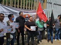 Miembros del SITYPS protestan en la Junta de Conciliación y Arbitraje