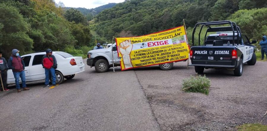 Pobladores de Xochixtlan exigen la entrega de recursos económicos