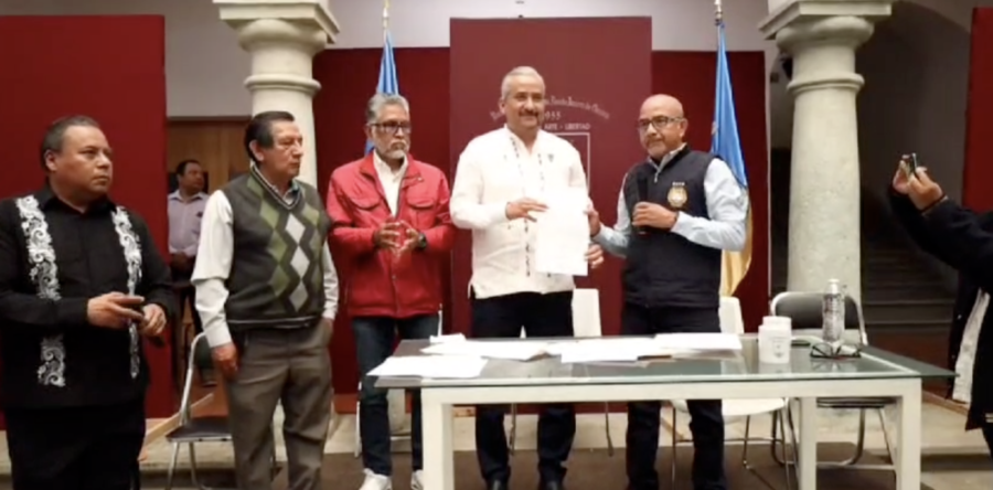 Cristian Carreño estará al frente de la UABJO por dos años más