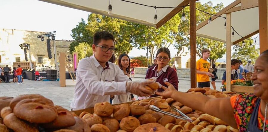 Continúa la Feria del Pan y Chocolate en la Plaza de la Danza