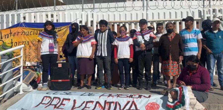 Con protesta en el Poder Judicial exigen la liberación de presos indígenas de Eloxochitlán