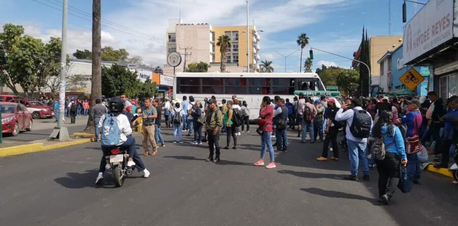 Sección XXII bloquea el crucero del ADO