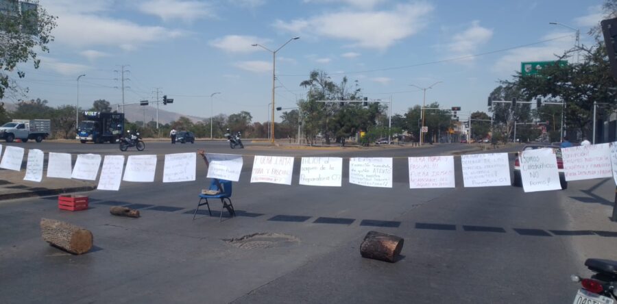 Sigue la preparatoria 7 de la UABJO en conflicto