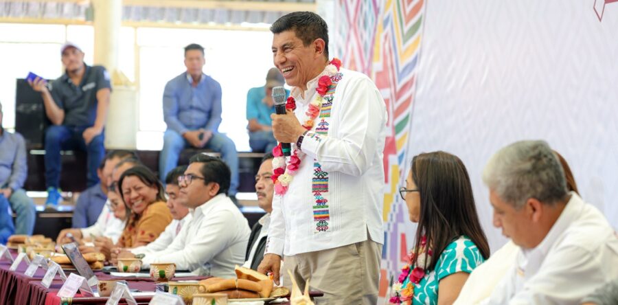 De la mano, gobierno y pueblo trabajan para el desarrollo de Santa María Jaltianguis