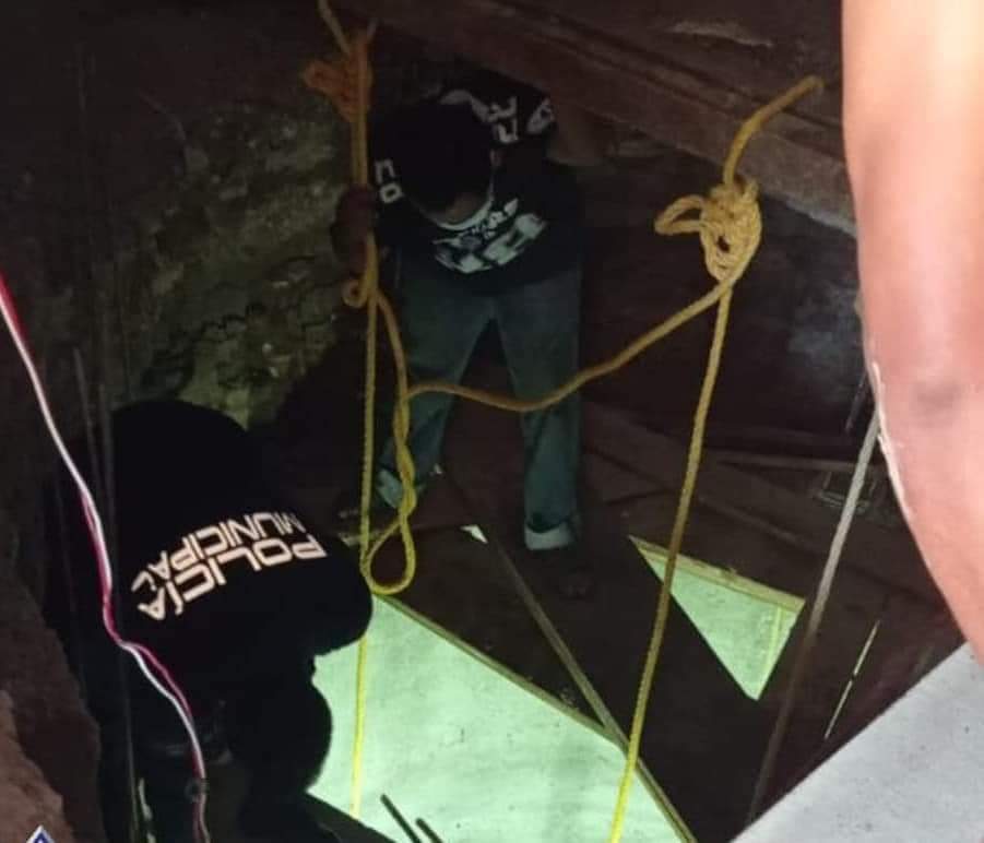 Rescatan a masculino que cayó al interior de un pozo en Huajuapan