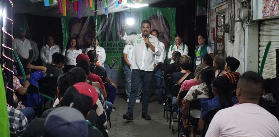 Vecinas y Vecinos de la Calle de Mina Comparten sus Preocupaciones con Ray Chagoya
